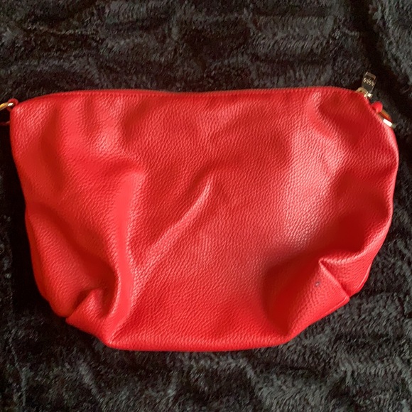 Red BCBG bag - Picture 4 of 10